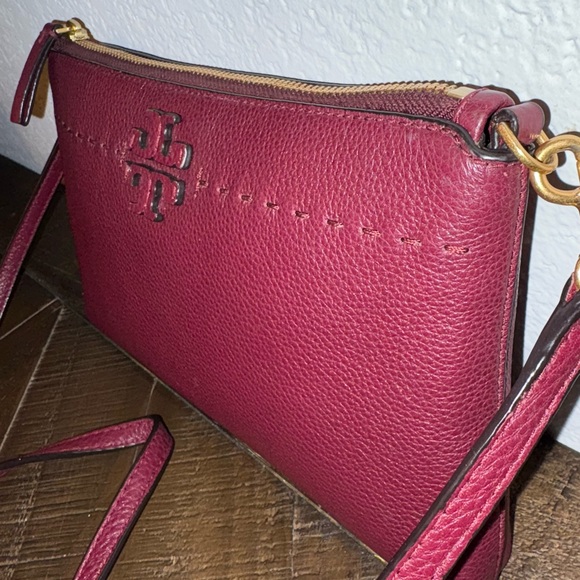 SOLD UNLISTED -
Tory Burch Burgundy Leather Crossbody Bag - Picture 4 of 10